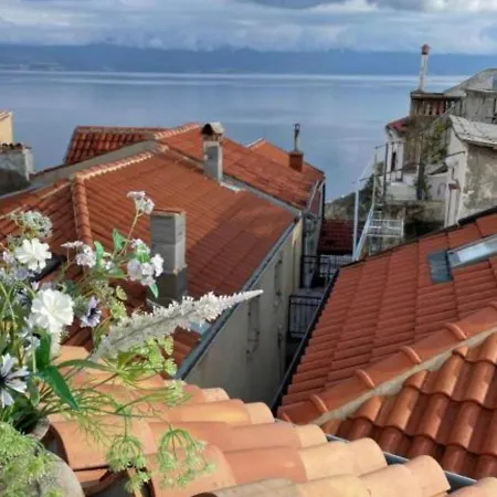 Holiday Home Vrbnik * Vrbnik (Primorje-Gorski Kotar)